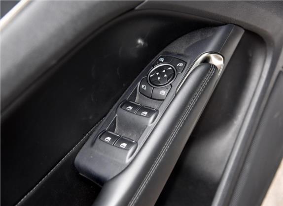 林肯MKC 2014款 2.0T 两驱尊雅版 车厢座椅   门窗控制
