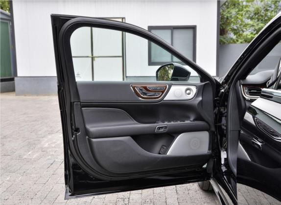 林肯大陆 2020款 2.0T 两驱MONO限量尊耀版 MONO BLACK 车厢座椅   前门板