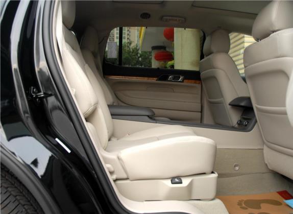 林肯MKT 2010款 3.5T EcoBoost AWD 车厢座椅   后排空间