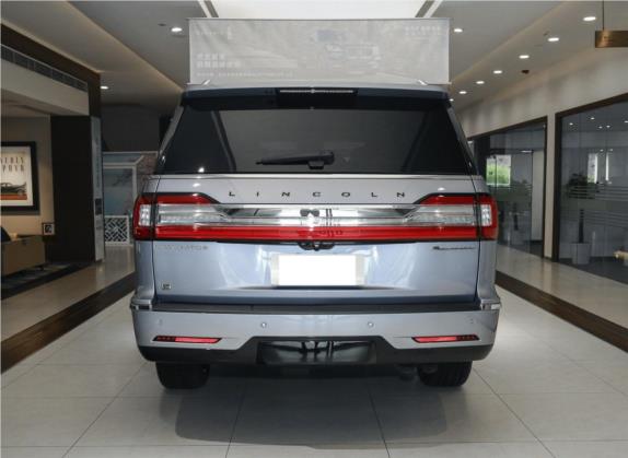 领航员 2020款 3.5T 长轴总统版 外观   正后
