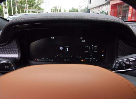 飞行家 2020款 3.0T V6 四驱总统版 中控类   仪表盘
