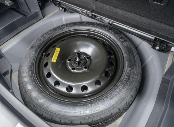 飞行家 2020款 3.0T V6 四驱尊享版 其他细节类   备胎