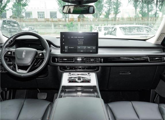 飞行家 2020款 3.0T V6 两驱尊悦版 中控类   中控台