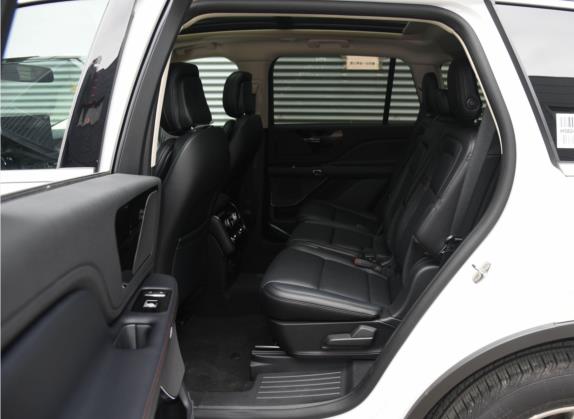 飞行家 2021款 3.0T V6 四驱尊享版 车厢座椅   后排空间