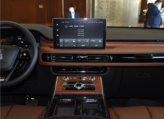 飞行家 2021款 3.0T V6 四驱尊雅版 中控类   中控台