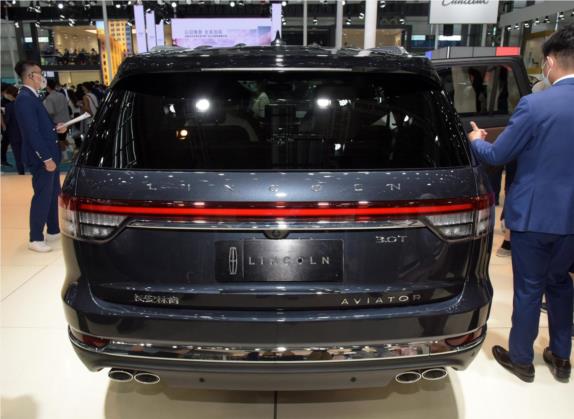 飞行家 2021款 3.0T V6 四驱尊雅版 外观   正后