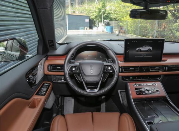 飞行家 2021款 3.0T V6 四驱行政版 中控类   驾驶位