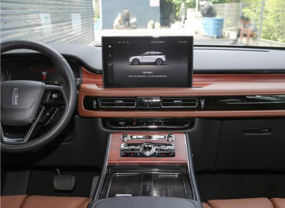 飞行家 2021款 3.0T V6 四驱行政版 中控类   中控台