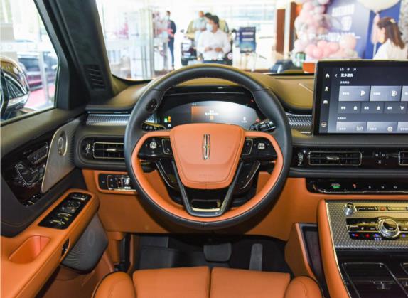 飞行家 2021款 3.0T V6 四驱总统版 中控类   驾驶位
