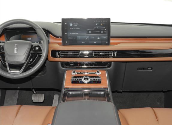 飞行家 2022款 3.0T V6 四驱尊雅版 中控类   中控台