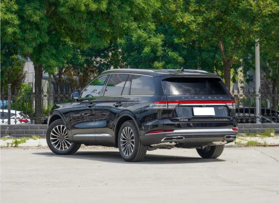 飞行家 2022款 3.0T V6 四驱尊雅版 外观   斜后
