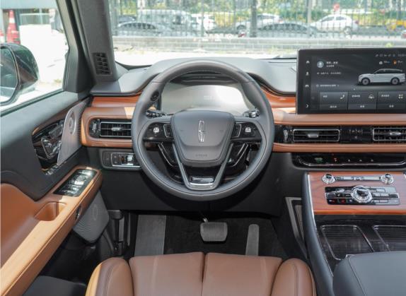 飞行家 2022款 3.0T V6 四驱行政版 中控类   驾驶位