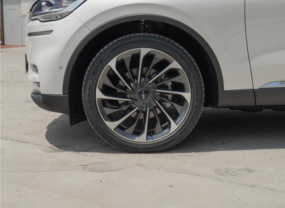 飞行家 2022款 3.0T V6 四驱行政版 其他细节类   前轮