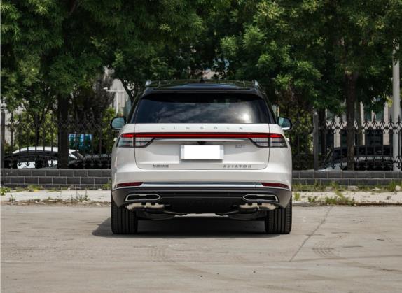 飞行家 2022款 3.0T V6 四驱行政版 外观   正后