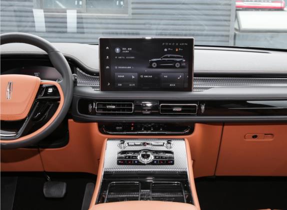 飞行家 2022款 3.0T V6 四驱总统版 中控类   中控台