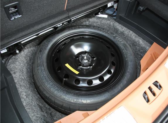 飞行家 2022款 3.0T V6 四驱总统版 其他细节类   备胎