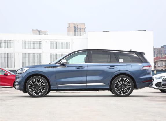 飞行家 2022款 3.0T V6 四驱总统版 外观   正侧