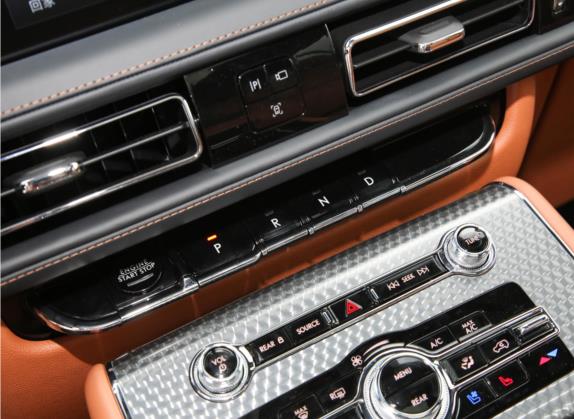 飞行家 2022款 3.0T V6 四驱总统版 中控类   挡把