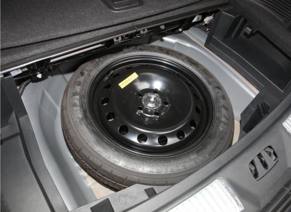 飞行家 2022款 3.0T V6 四驱尊享版 其他细节类   备胎