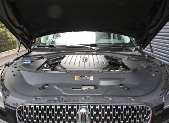 飞行家 2022款 3.0T V6 四驱尊享版 其他细节类   发动机舱