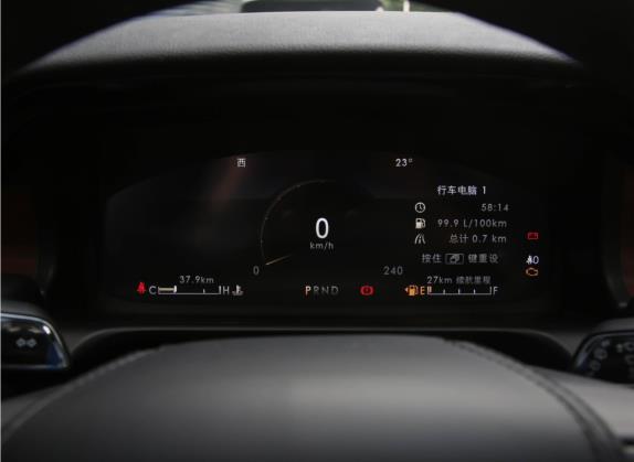 飞行家 2022款 3.0T V6 四驱尊享版 中控类   仪表盘