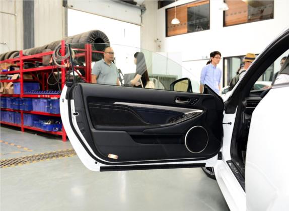 雷克萨斯RC F 2015款 F 5.0L 碳纤维版 车厢座椅   前门板