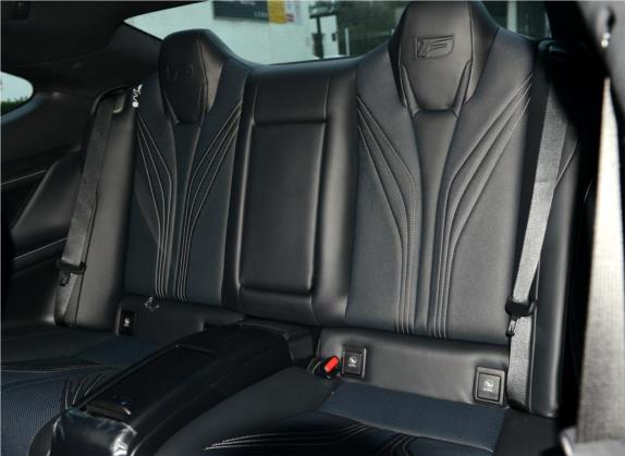 雷克萨斯RC F 2015款 F 5.0L 巅峰版 车厢座椅   后排空间