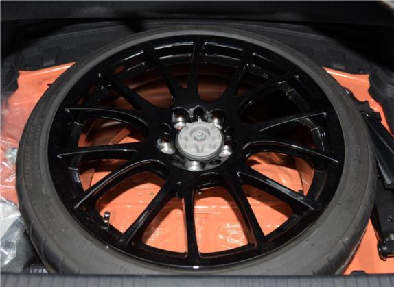 雷克萨斯RC F 2016款 F 5.0L 碳纤维版 其他细节类   备胎