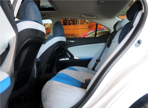 雷克萨斯IS 2011款 250 风驰版 车厢座椅   后排空间
