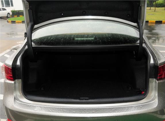 雷克萨斯IS 2013款 250 豪华版 车厢座椅   后备厢
