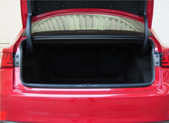 雷克萨斯IS 2013款 250 尊贵版 车厢座椅   后备厢