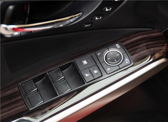 雷克萨斯IS 2013款 250 尊贵版 车厢座椅   门窗控制