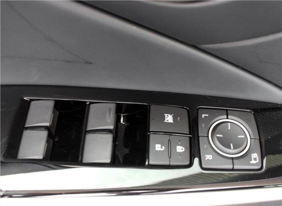 雷克萨斯IS 2017款 300 领先版 车厢座椅   门窗控制