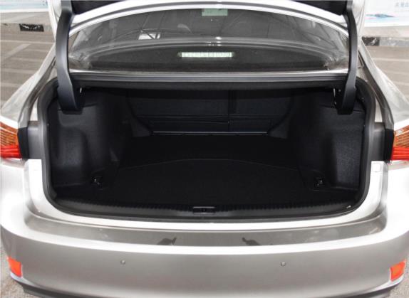 雷克萨斯IS 2017款 300 豪华版 车厢座椅   后备厢