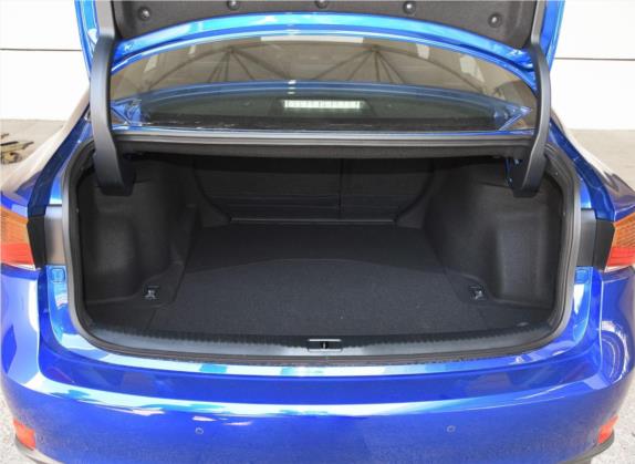 雷克萨斯IS 2017款 300 F SPORT版 车厢座椅   后备厢