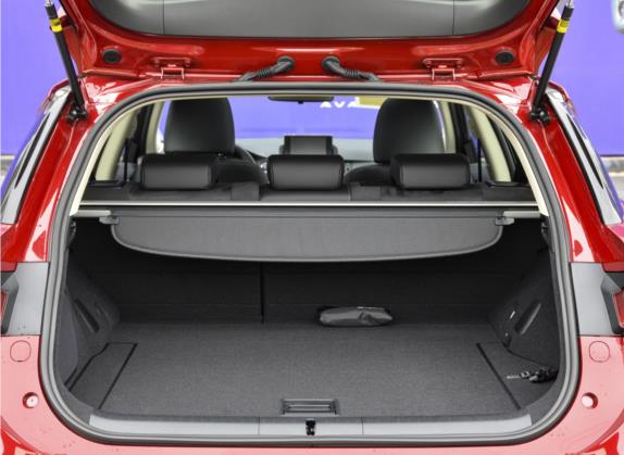 雷克萨斯CT 2020款 CT200h 舒适版 单色 车厢座椅   后备厢