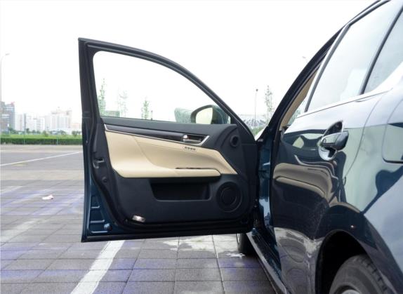 雷克萨斯GS 2012款 250 豪华版 车厢座椅   前门板