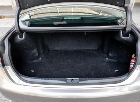 雷克萨斯GS 2016款 450h 车厢座椅   后备厢
