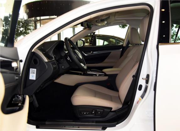 雷克萨斯GS 2016款 300h 领先版 车厢座椅   前排空间