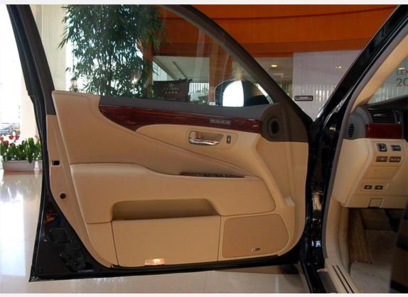 雷克萨斯LS 2006款 460 车厢座椅   前门板