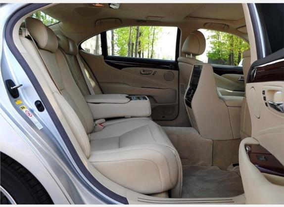 雷克萨斯LS 2010款 460L 尊贵版 车厢座椅   后排空间