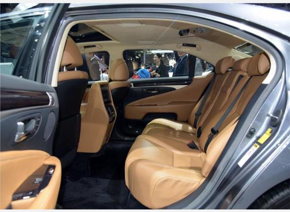 雷克萨斯LS 2016款 600hL 车厢座椅   后排空间