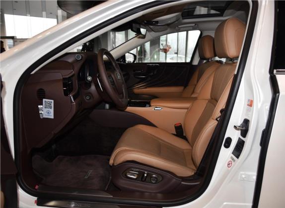 雷克萨斯LS 2018款 500h 卓越版 国V 车厢座椅   前排空间