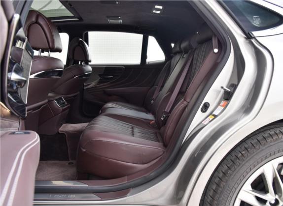 雷克萨斯LS 2018款 500h 豪华版 国V 车厢座椅   后排空间