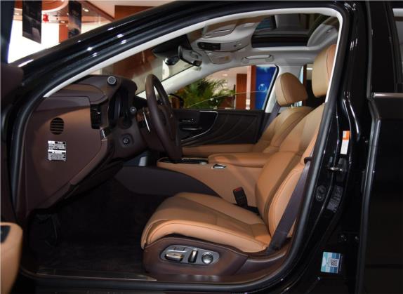雷克萨斯LS 2020款 500h 卓越版 国VI 车厢座椅   前排空间