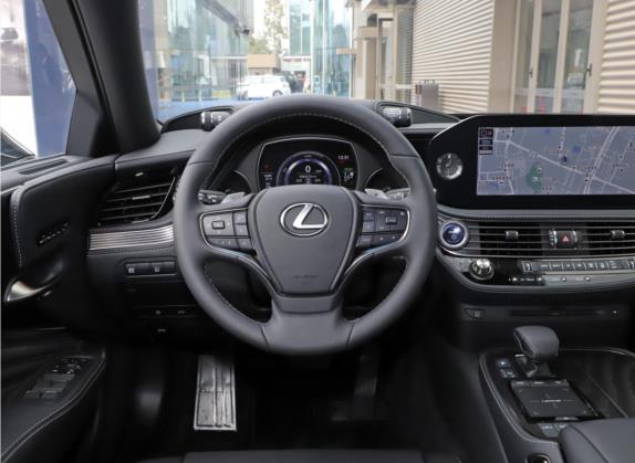 雷克萨斯LS 2021款 500h 卓越版 中控类   驾驶位