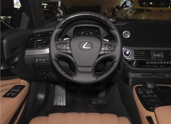 雷克萨斯LS 2021款 500h 豪华版 中控类   驾驶位