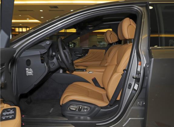 雷克萨斯LS 2021款 500h 豪华版 车厢座椅   前排空间
