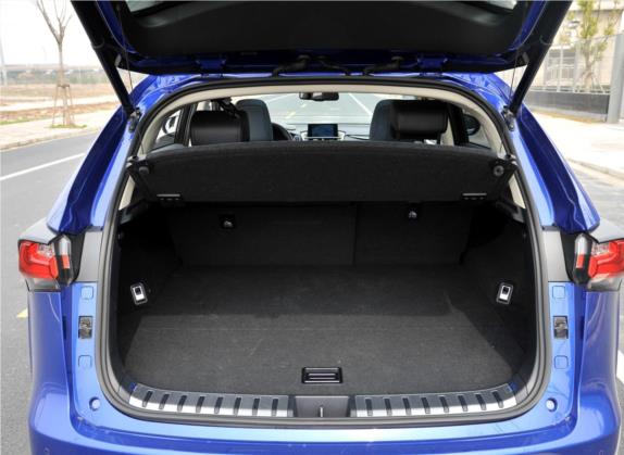 雷克萨斯NX 2015款 300h 全驱 锋芒版 车厢座椅   后备厢