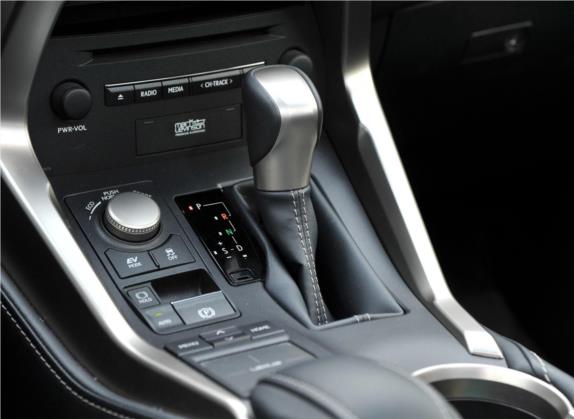 雷克萨斯NX 2015款 300h 全驱 锋芒版 中控类   挡把